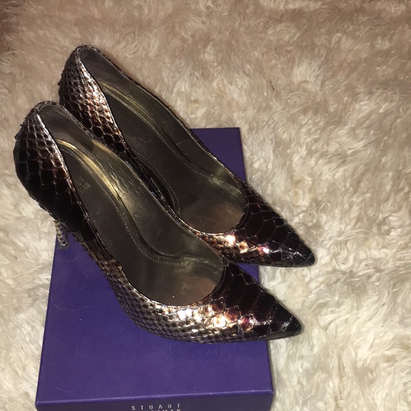 Stuart Weitzman shoes. - Picture 3 of 4